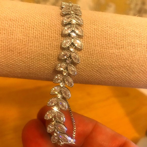 Swarovski Jewelry - New! SWAROVSKI Brand Crystal Leaf Bracelet